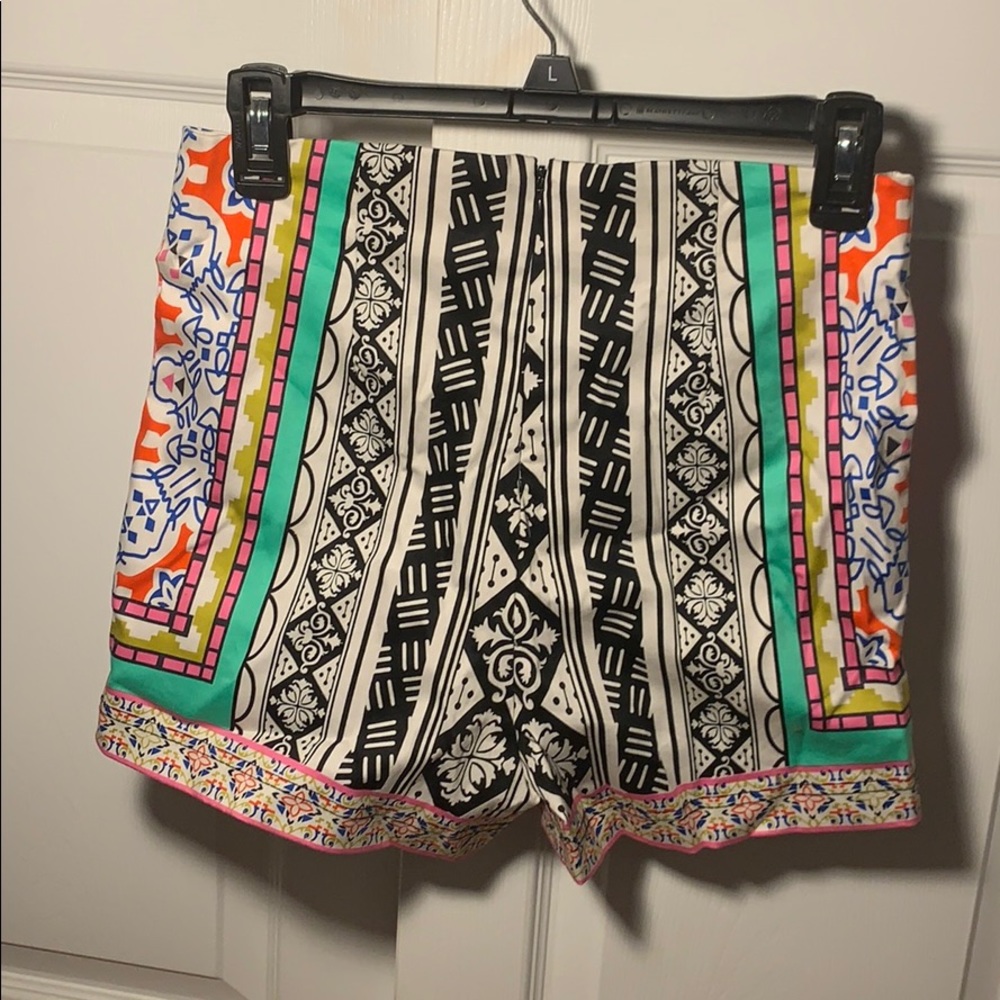patterned shorts - Picture 2 of 3